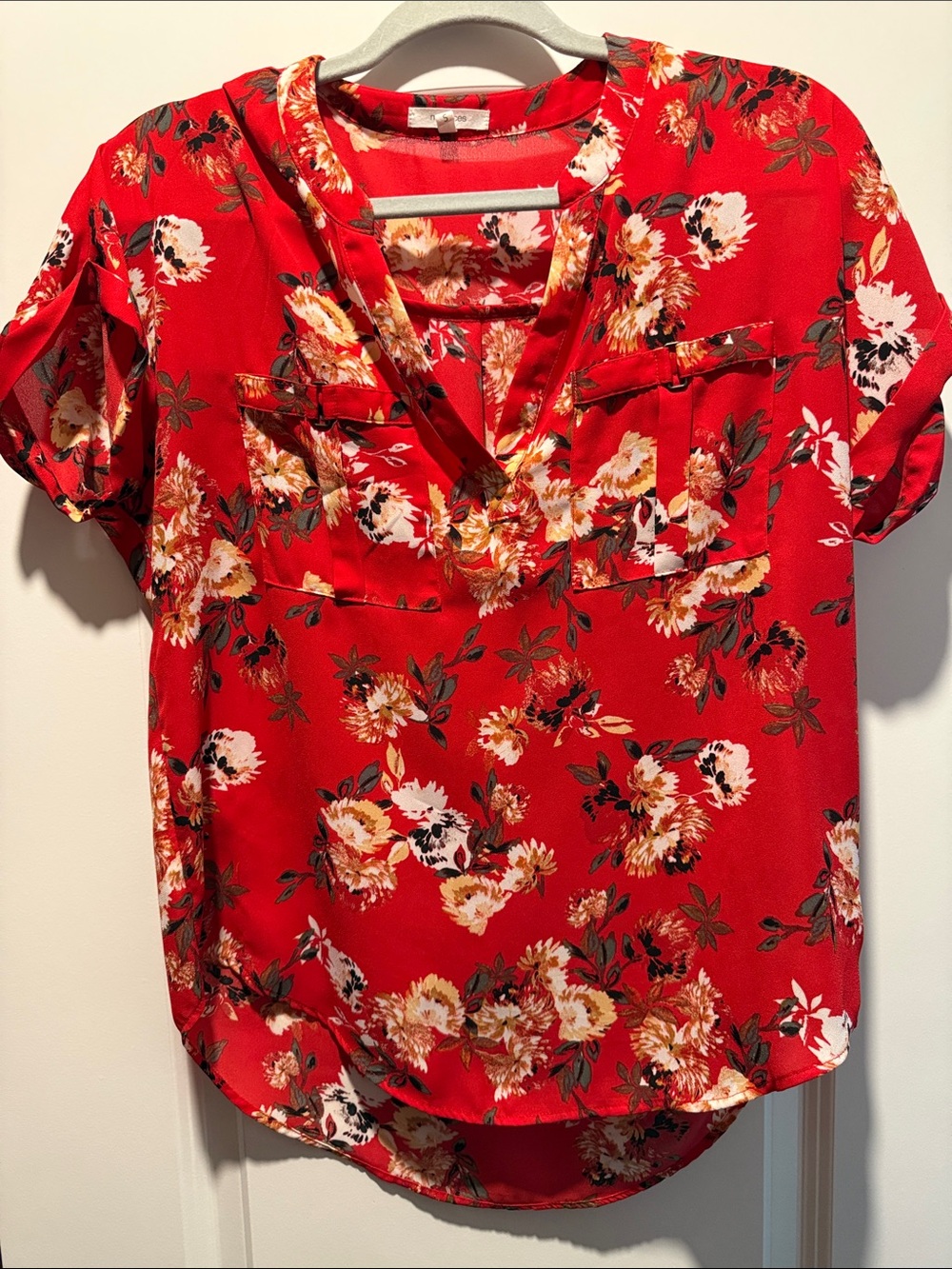 Maurices Red Floral V-Neck Short Sleeve Blouse